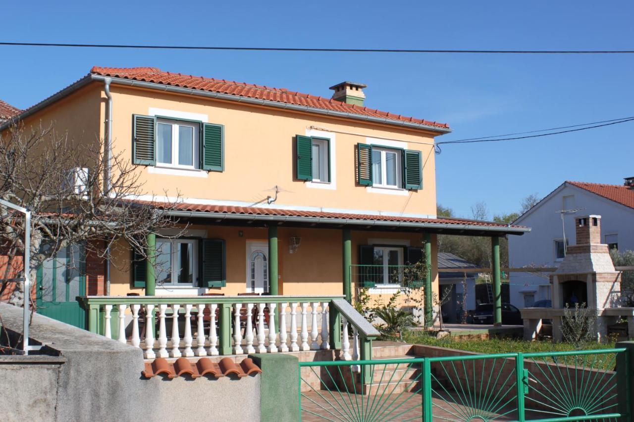 Vila Paula Malinska Exterior photo
